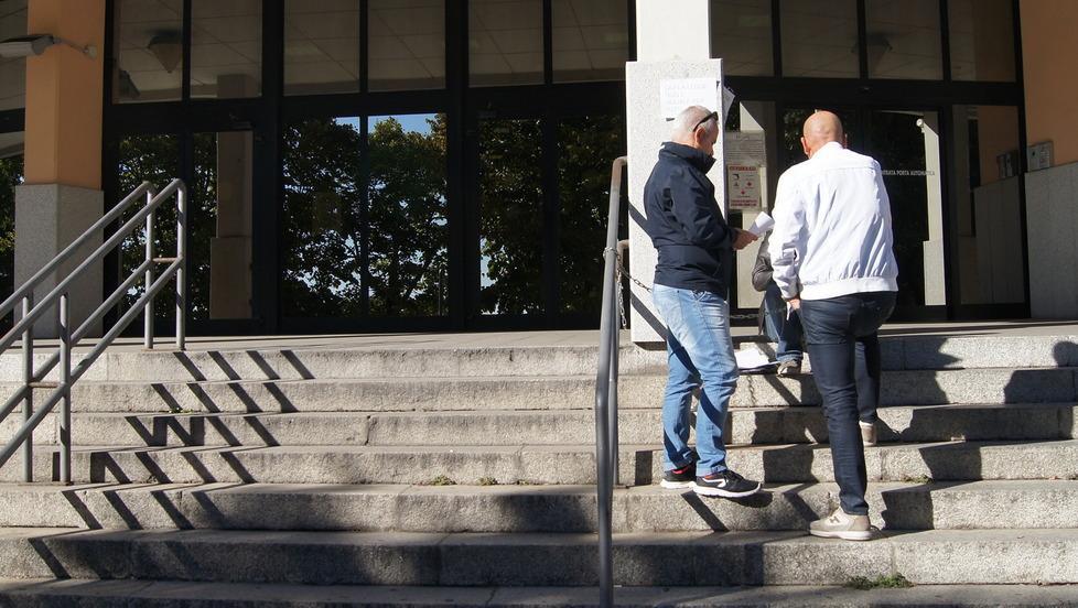 Il padre incatenato rinuncia: chiedo scusa 