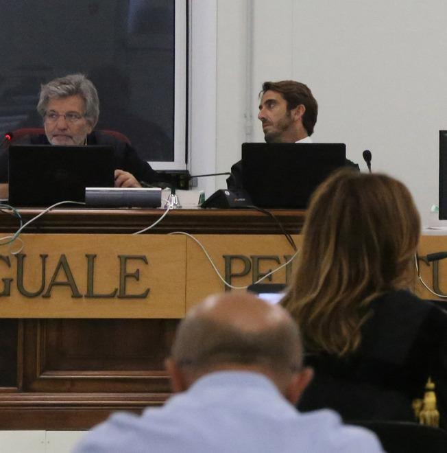 «È un processo di bugie» Blasco portato via a forza 