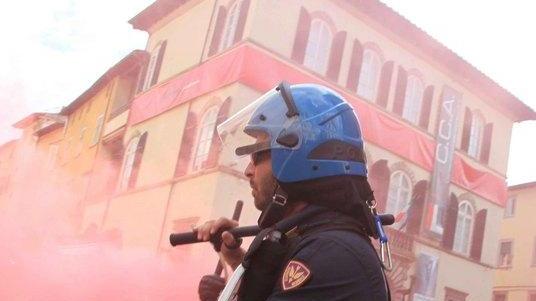 Resistenza alla polizia, nei guai 11 manifestanti