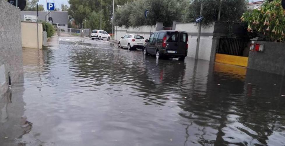 Solo 30 minuti di pioggia e mezza città è allagata 
