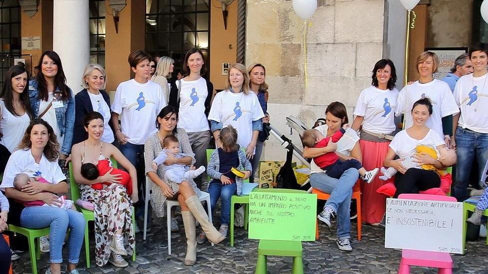 Flash mob sull’allattamento al seno