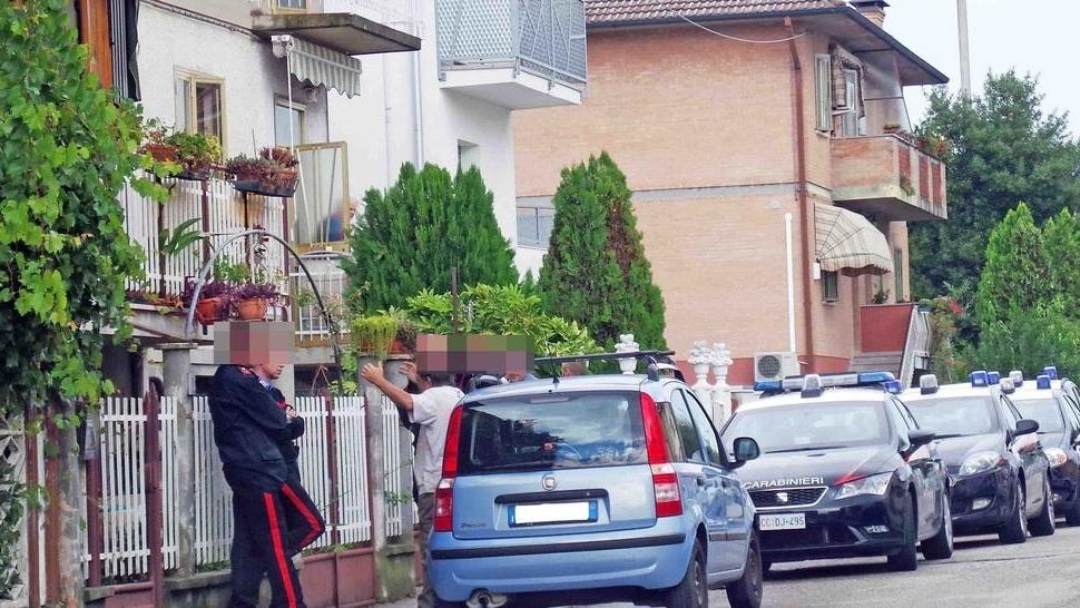 Pompieri in via Rambaldi per un fuoco “molesto”