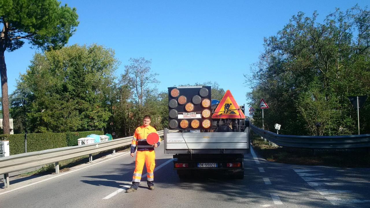 Aurelia tra Livorno e Pisa chiusa con 50 minuti di ritardo