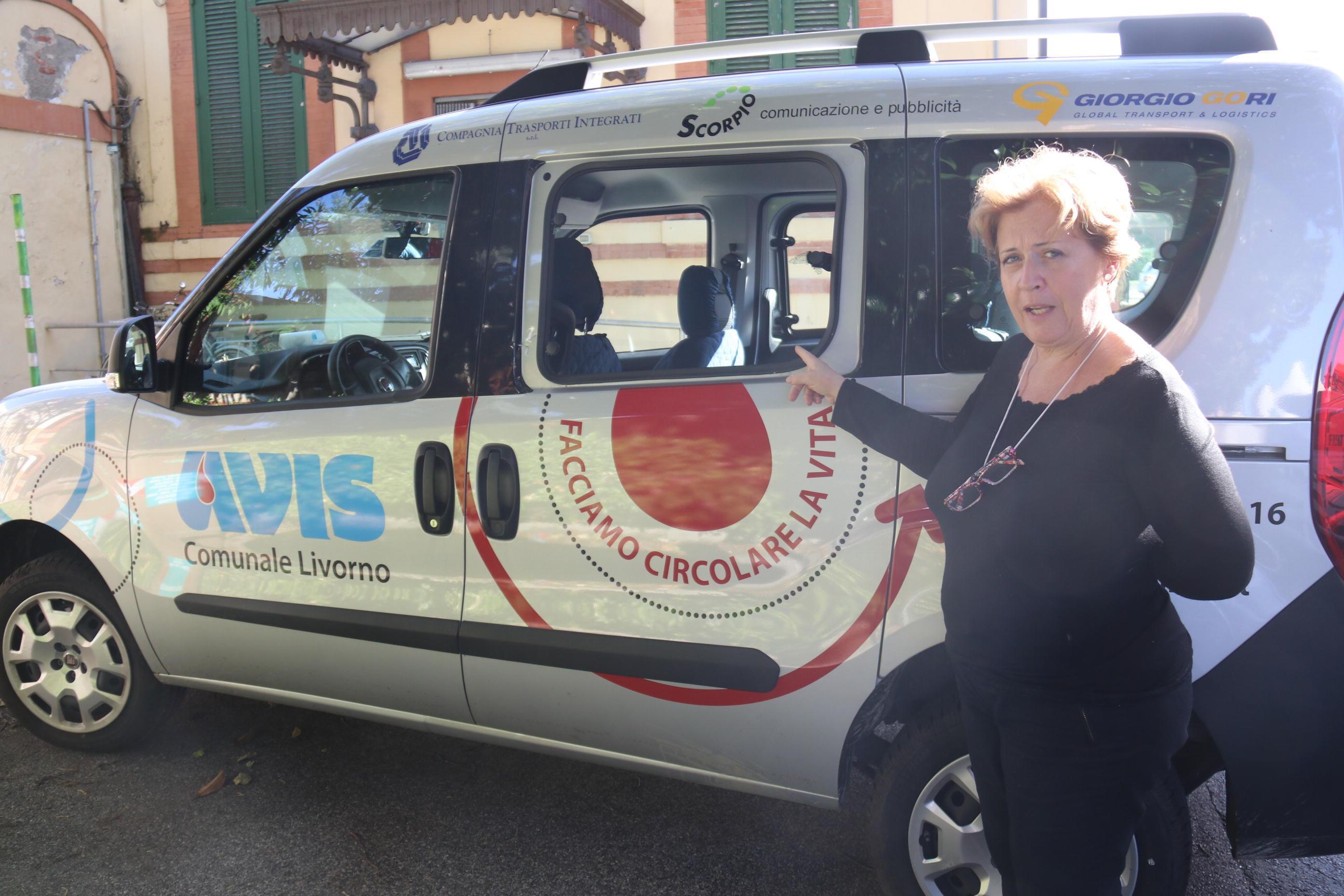 furto su auto dell'Avis