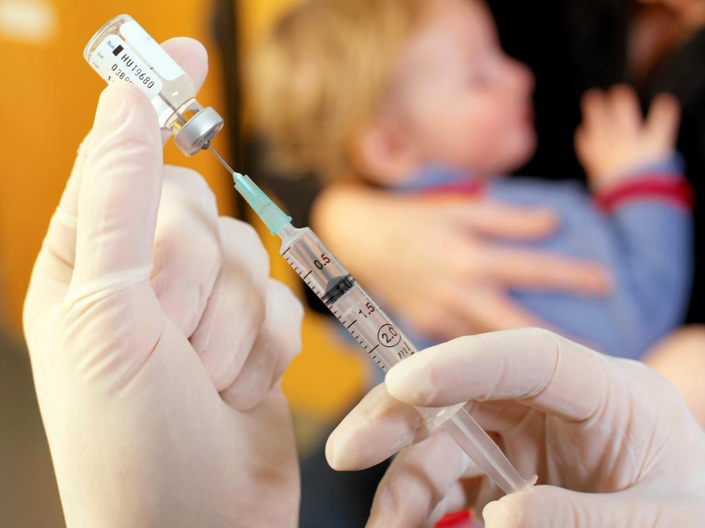 Linea dura per le vaccinazioni: obbligo per i bambini 