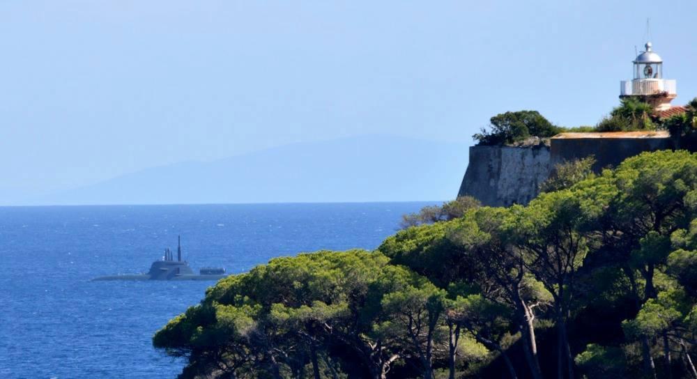 Il sottomarino fotografato da Naregno (foto pubblicata su Facebook da Gian Carlo Diversi)