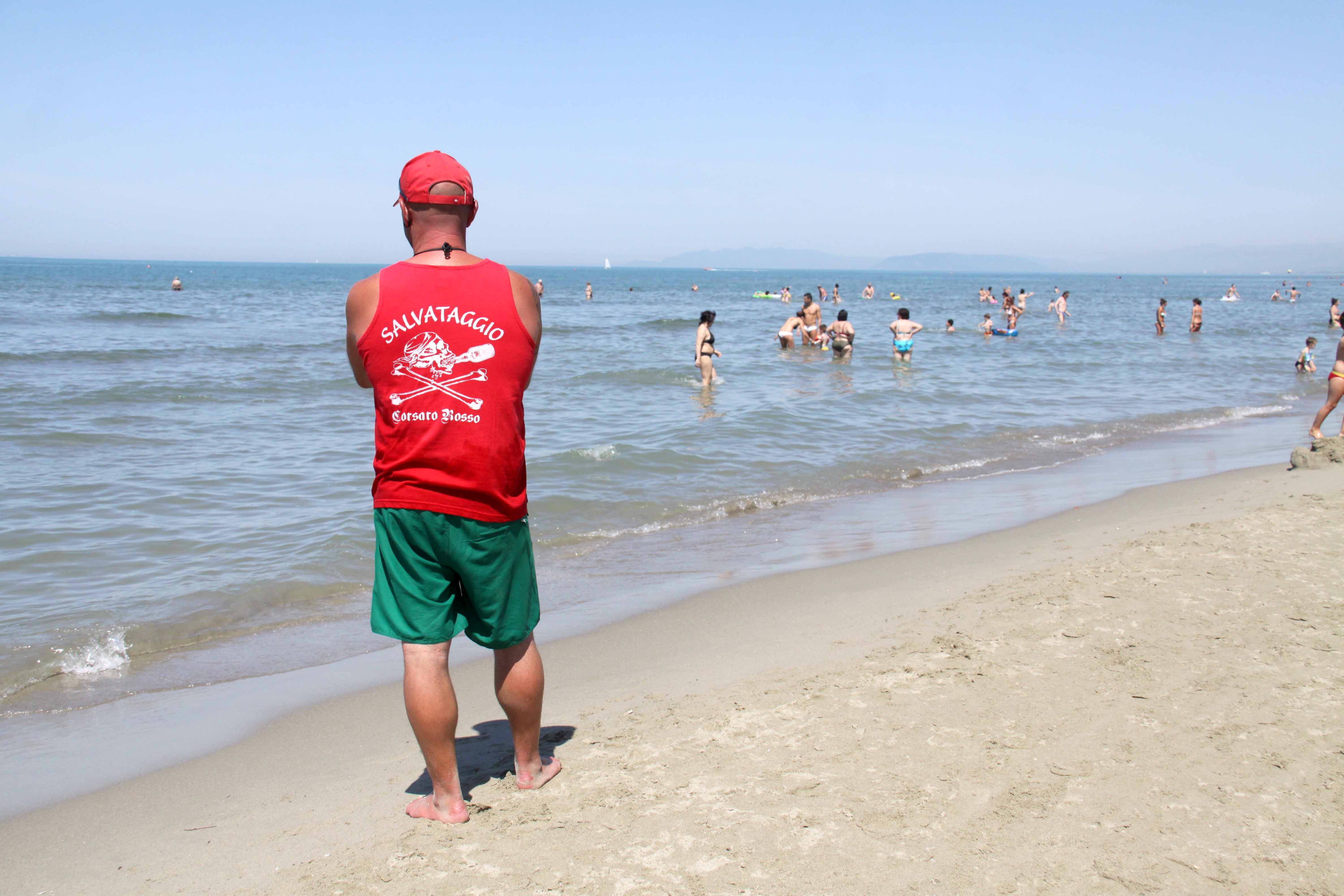 Un bagnino al Bagno Suisse Argentina