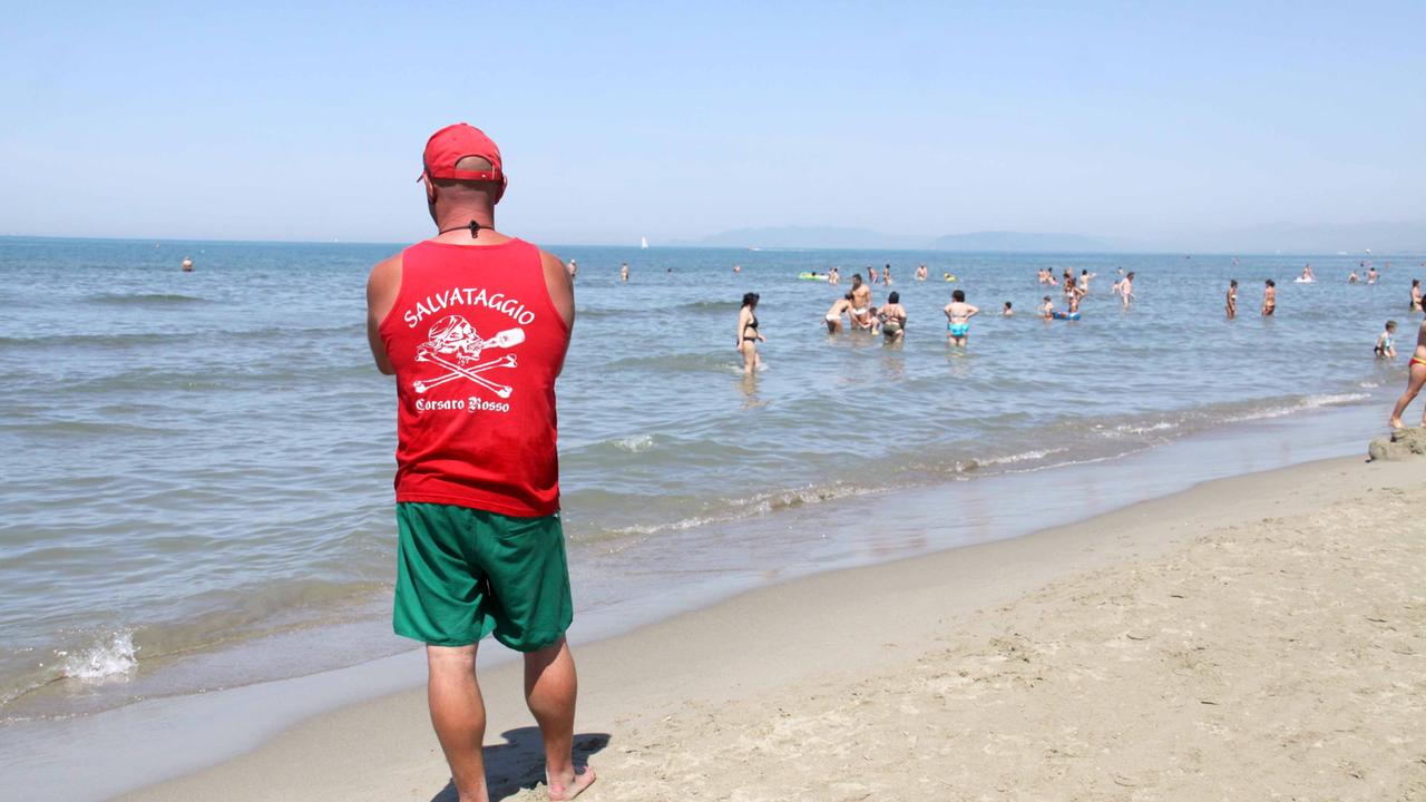 Un bagnino al Bagno Suisse Argentina