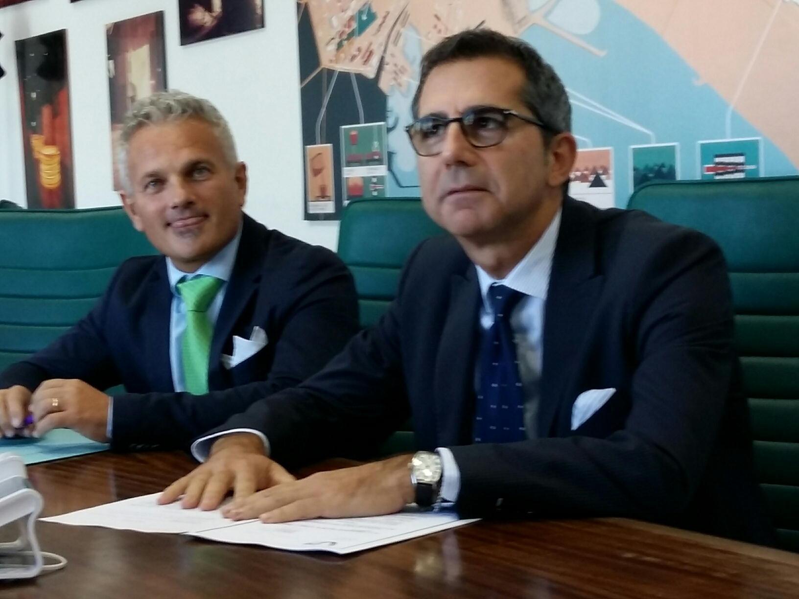 Da sinistra Riccardo Grilli, capo del personale Aferpi e l’ad Fausto Azzi ieri mattina durante la conferenza stampa