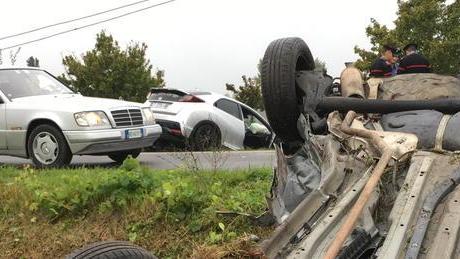 Muore sul colpo nell’auto travolta sulla provinciale
