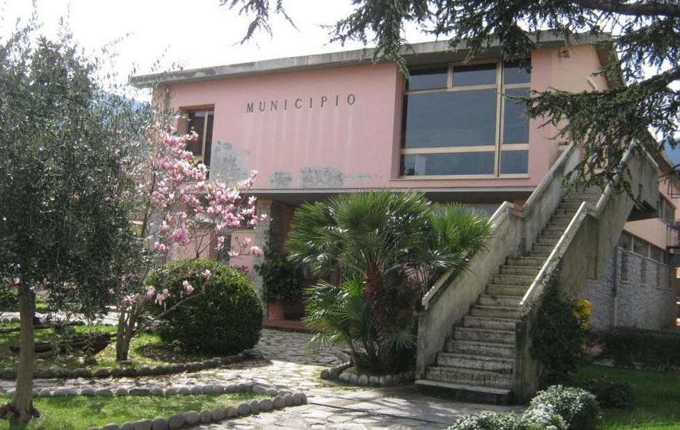 Bolletta da 2mila euro, polemica in Comune 