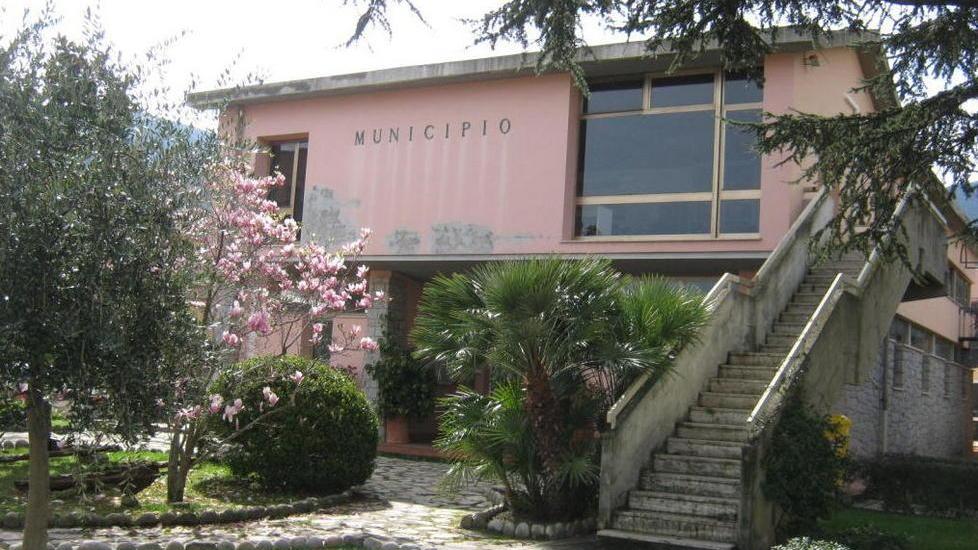 Bolletta da 2mila euro, polemica in Comune