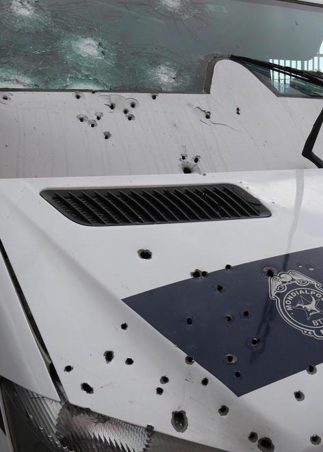 Si cercano tracce nelle 5 auto sequestrate 