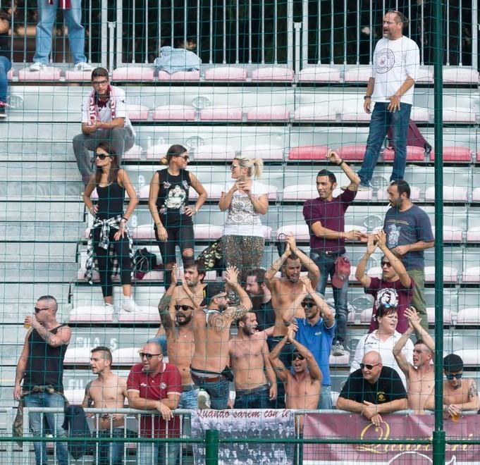 Cento tifosi sempre-presenti Cori contro Spinelli 