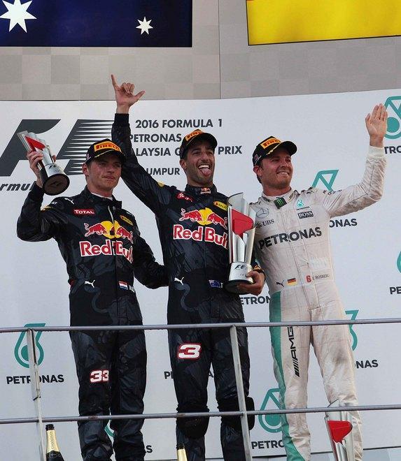 F1: doppietta Red Bull tra i colpi di scena 