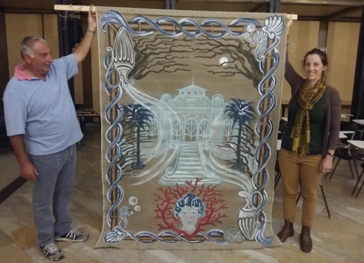 L'artista Sara Spolverini insieme a Beppe Pera, presidente di Reset, presentano il dipinto su tela dedicato alla mobilitazione per le terme liberty da salvare 