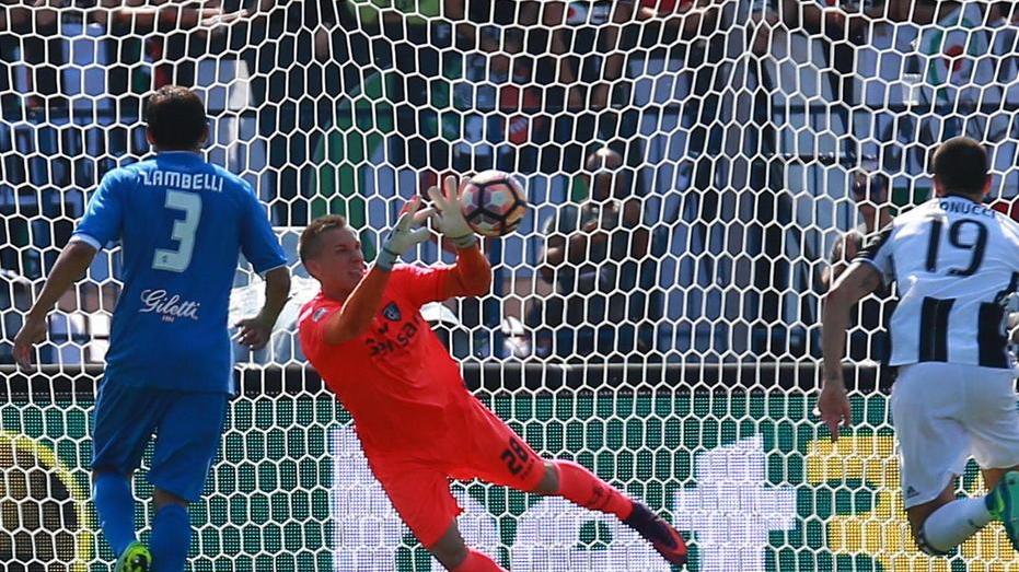 Nessuno come Skorupski, si salva anche Croce