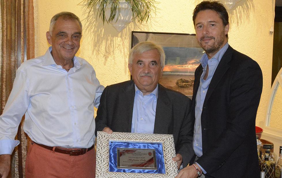 Una targa premio a Stefano Osti 