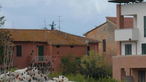 Calcinacci nel campo Insorgono gli abitanti di Scarlino Scalo