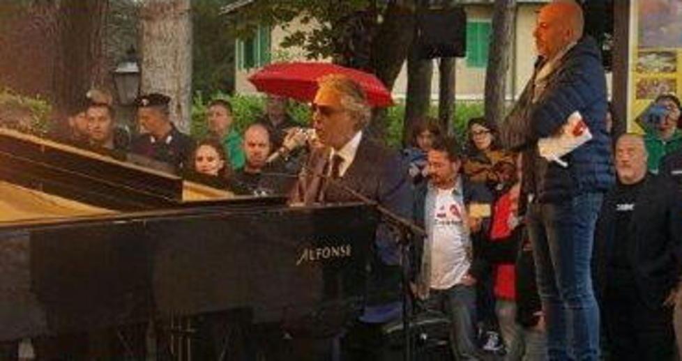 Bocelli emoziona Amatrice nel silenzio della città ferita 