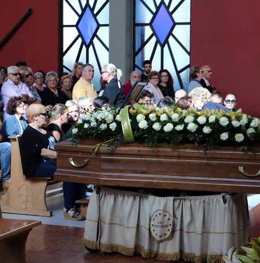 Addio a Giuseppe con le note della sua canzone 