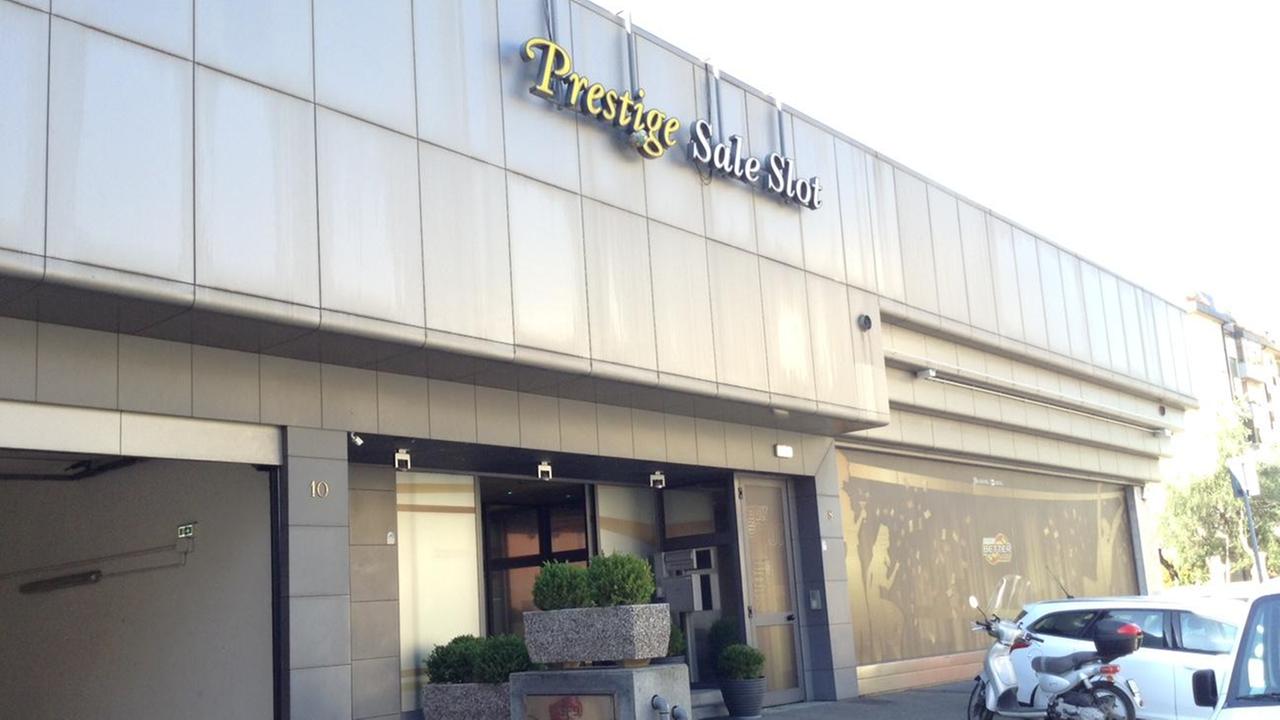 La sala slot prestige di via Stefano Vai (foto Batavia)
