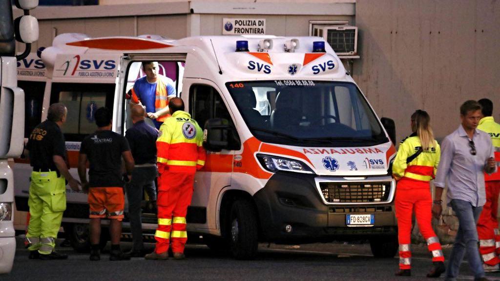 Camionista aggredito a colpi di spranga in Darsena Toscana
