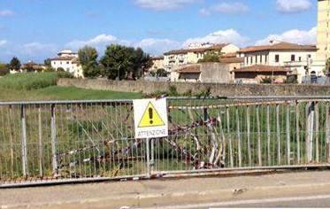La ringhiera danneggiata a Castelfiorentino