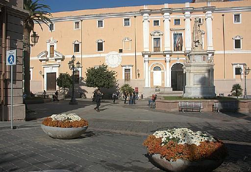 La sede del Comune in piazza Eleonora