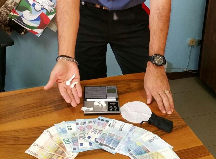 Soliera, i carabinieri lo bloccano: finge il malore per fuggire 