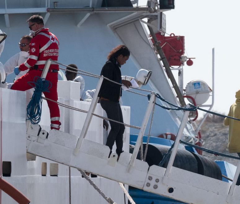 Cagliari, in arrivo altri 1.250 migranti salvati davanti alla Libia 