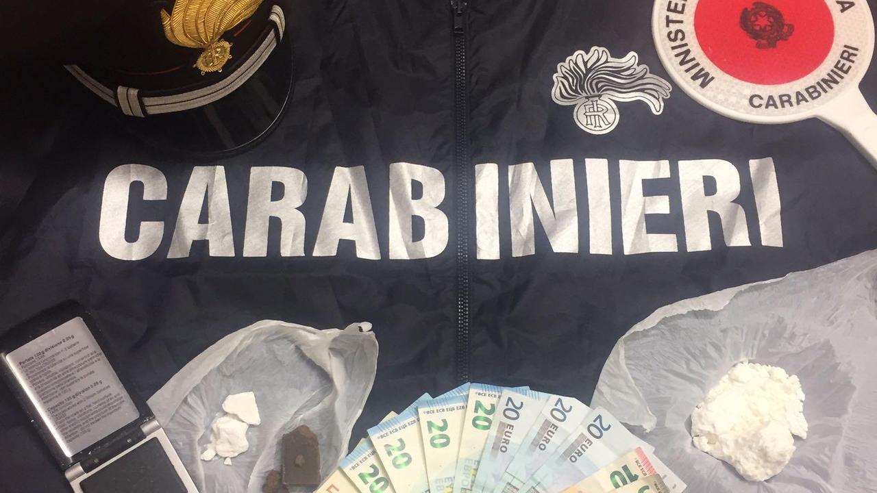 Donna di 30 anni spacciava coca e hashish a Galceti, arrestata