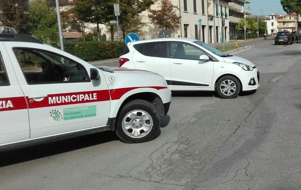 Auto senza freno piomba in strada a Castelfiorentino