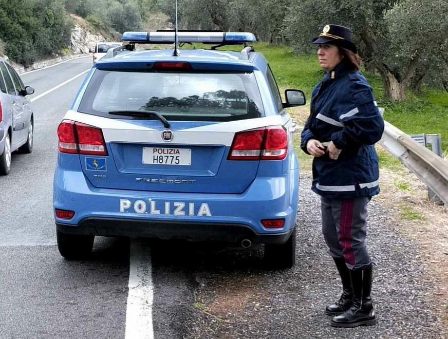 Manda il “sosia” al test per la patente, ma lo scoprono