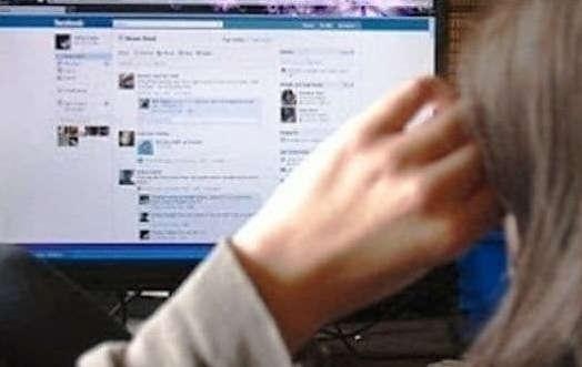 Messaggi minatori ai vigili su Facebook 
