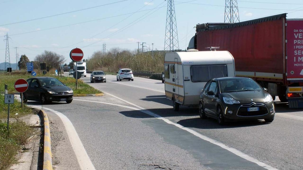 Lo svincolo della strada 398, a Montegemoli (foto Paolo Barlettani)