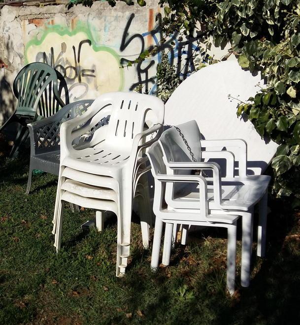 Spine alla Rosa marciapiedi ko e sos panchine 