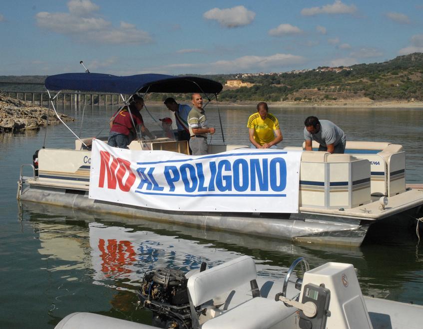 La richiesta dei sindaci: «Via il poligono dal lago» 