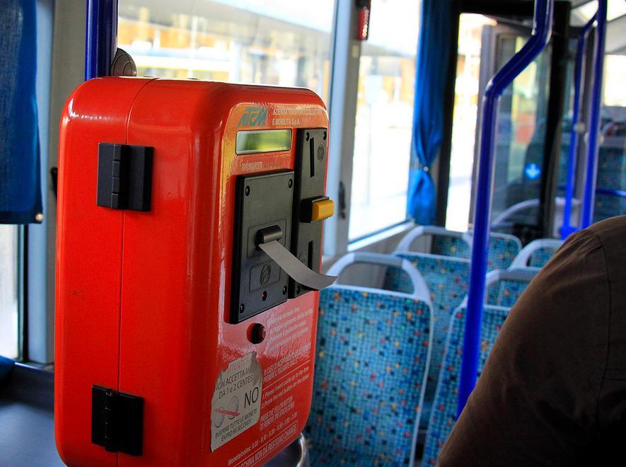 Petizione: «Bus, via gli aumenti» 