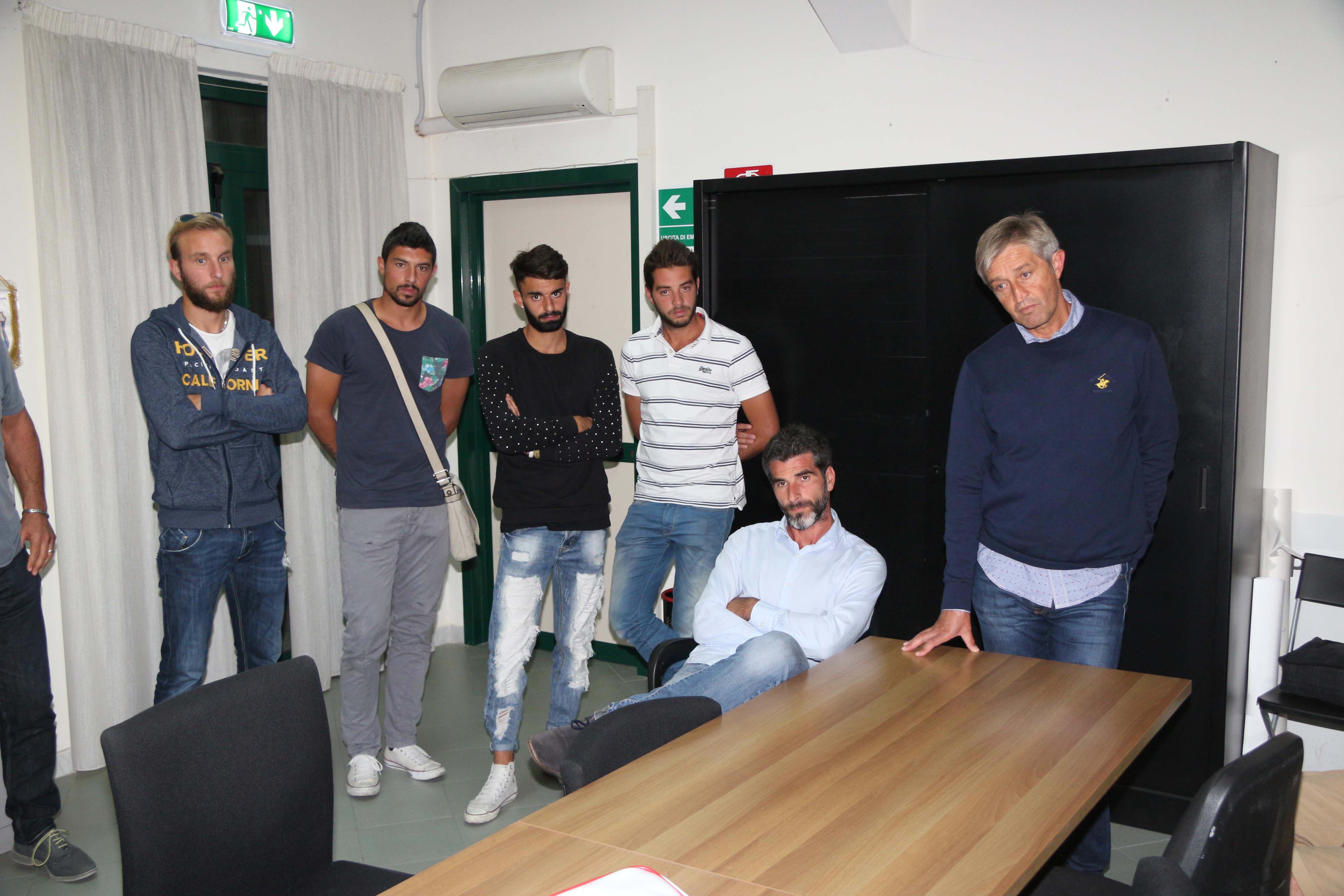 L'allenatore del Viareggio Masi con i giocatori annuncia lo sciopero degli allenamenti