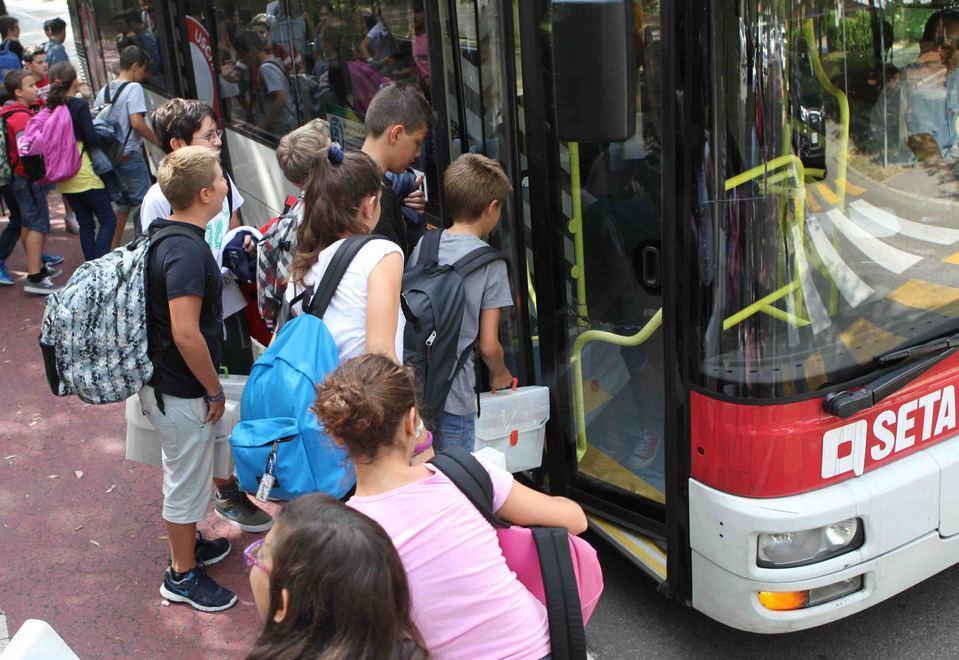 Ragazzo down multato sull’autobus, la mamma: «Non ce l’ho con il controllore» 