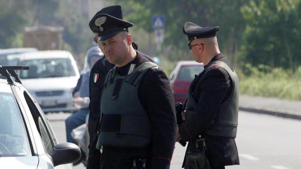 I carabinieri in via Sanzio (foto d’archivio)