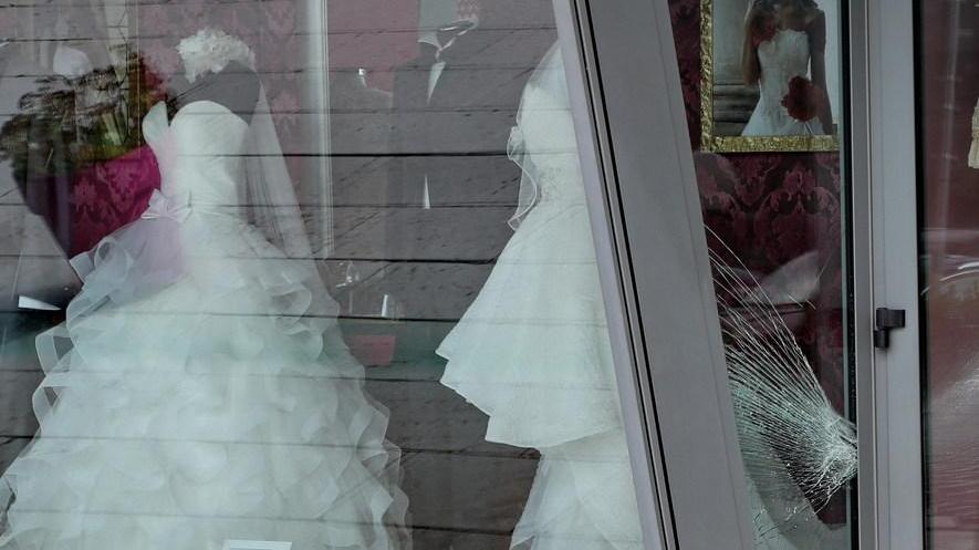 Assalto all’alba al negozio d’abiti da sposa di Modena