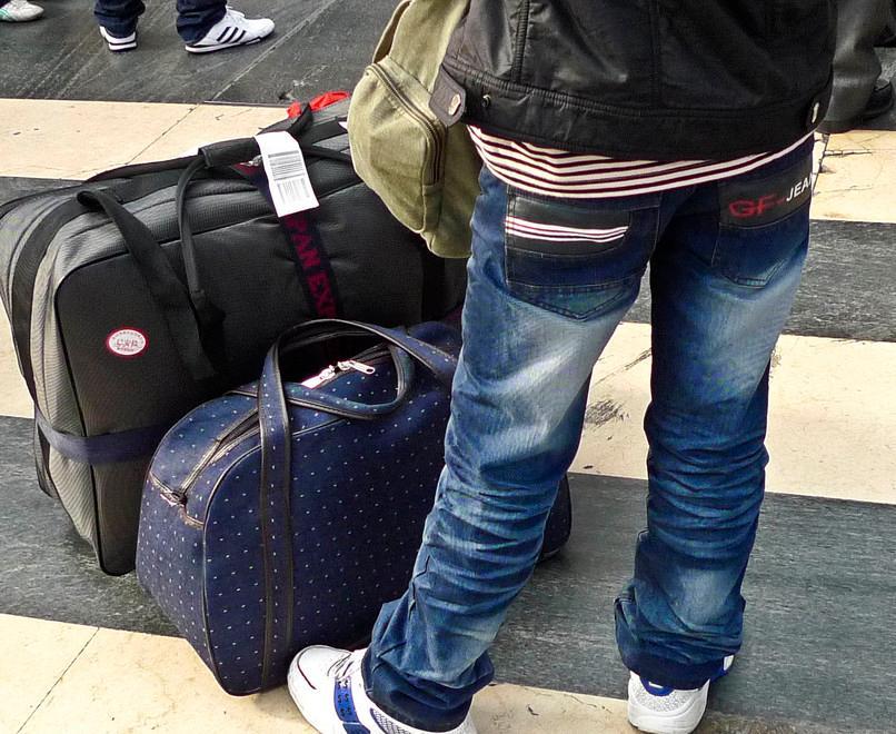 La fuga dei giovani sardi, boom di residenti all’estero 