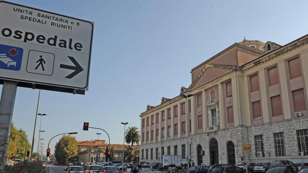 Morto all’ospedale medici e sanitari indagati