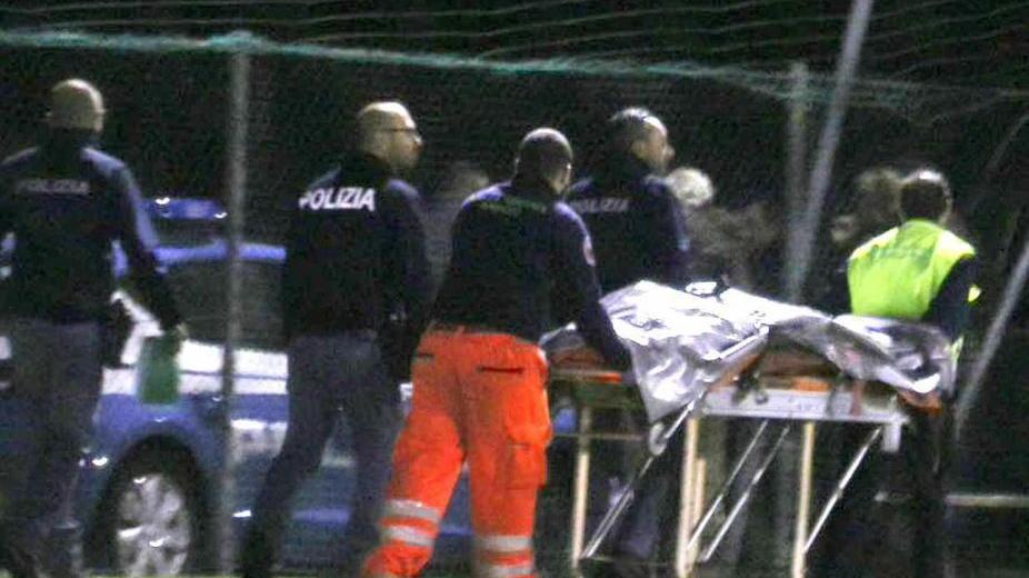 Muore a calcetto sotto gli occhi del figlio