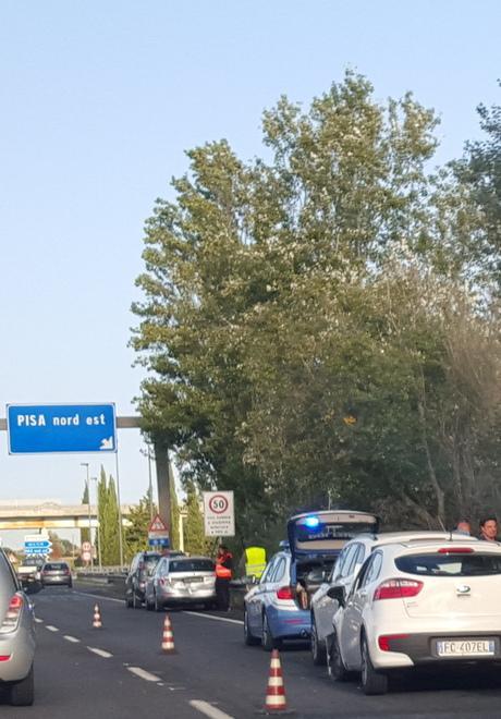 «Sospendete il pedaggio in A12 tra Pisa e Livorno» 