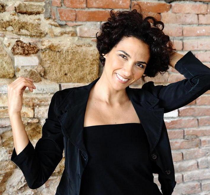 Eclettica Serena, dal ciak alla poesia 