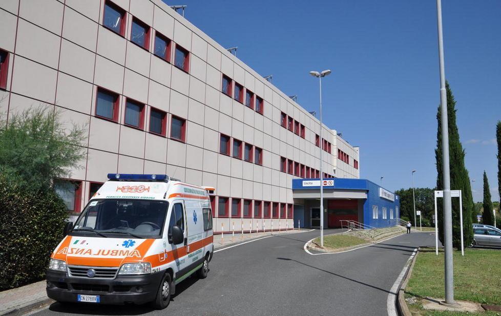«Lui moriva e lei non scendeva dall’ambulanza» 