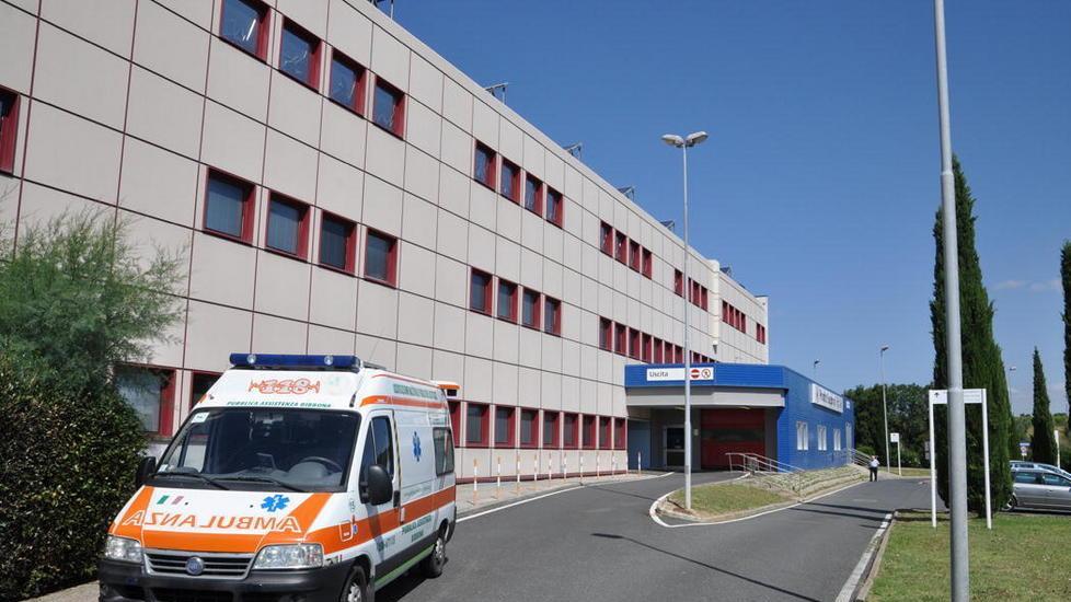 «Lui moriva e lei non scendeva dall’ambulanza»